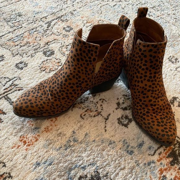 Just Fab Suede Cheetah Booties - Picture 1 of 1